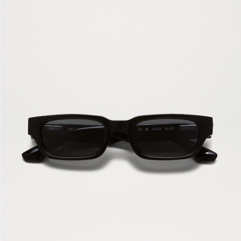 Chic Black Rectangular Sunglasses - image 1